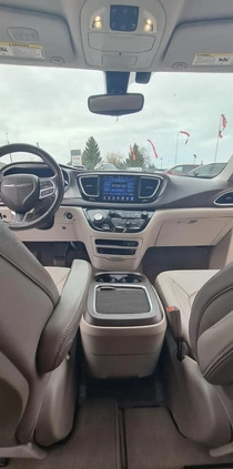 Chrysler Pacifica cena 98277 przebieg: 166000, rok produkcji 2017 z Zbąszyń małe 254